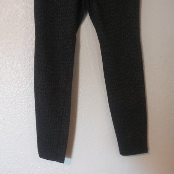 Time And True women's sizem M (8-10) gray and black animal print jeggings - Picture 3 of 16